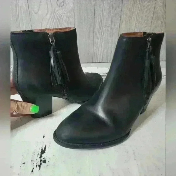 Vionic black booties with frindge zipper pull. - Picture 3 of 15